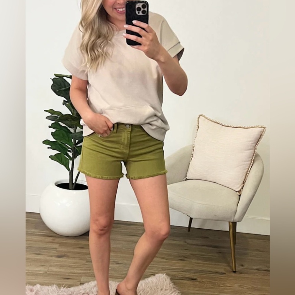 Judy Blue Matcha Green Fray Hem Mid Rise Shorts Size Large NWT - Picture 10 of 10